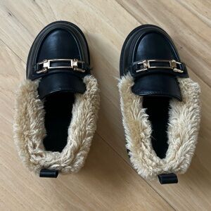GAP Kids Black Loafers with Gold Buckle and Fur Lining